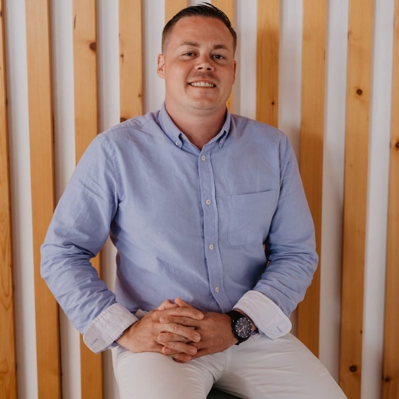 Portrait of Benjamin Morris, founder of Learn English with Benjamin.